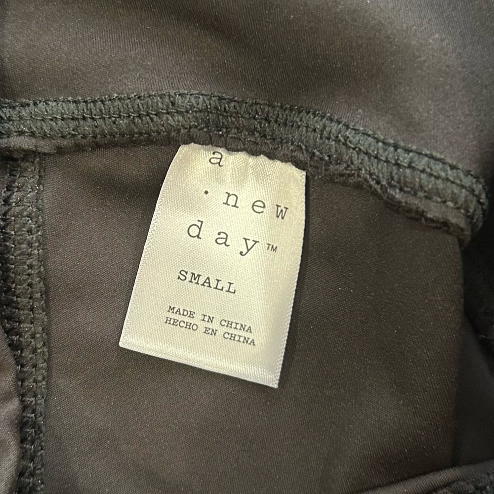 NWOT‎ Small A New Day Black Cropped Leggings - Picture 2 of 3